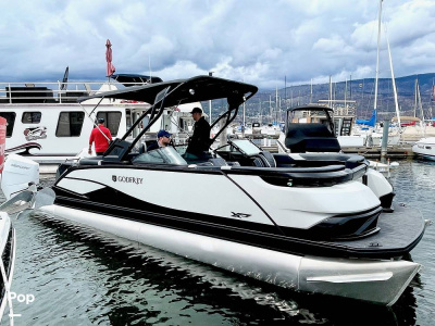2024 Godfrey XP 2700 W