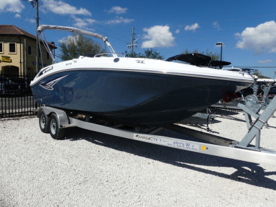 2027 Hurricane SunDeck Sport 218 OB