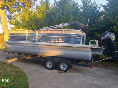 2022 Sun Tracker Party Barge 20 DLX
