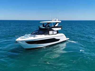 2026 Cruisers Yachts 57 FLY