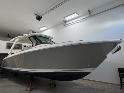 2023 Tiara Yachts 34 LS