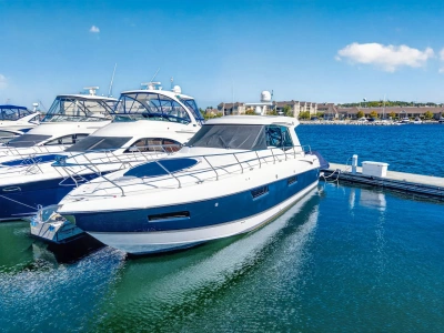 2017 Cruisers Yachts 48 CANTIUS