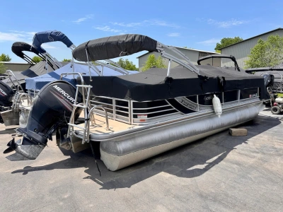 2015 Other Bay 522 CR