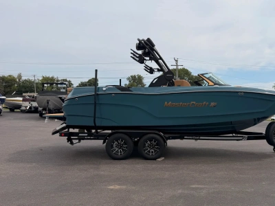 2027 Mastercraft XT22