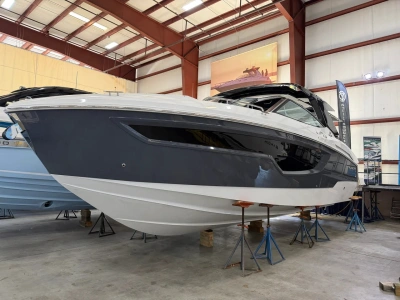 2027 Cruisers Yachts 38 GLS