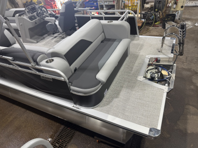 2027 Tahoe Sport 2180 Cruise Rear Bench & Honda 100HP 4-Stroke EFI