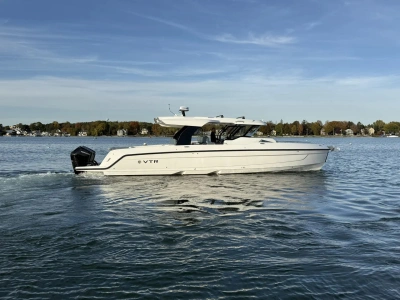 2027 Cruisers Yachts 45 VTR
