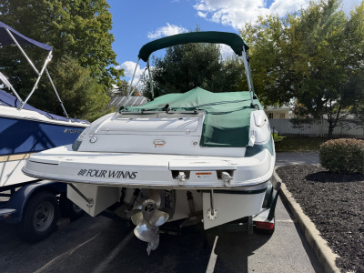 2003 Four Winns 225 SD